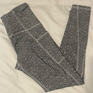 Champion Black and White Textured Leggings Women’s size medium with pockets